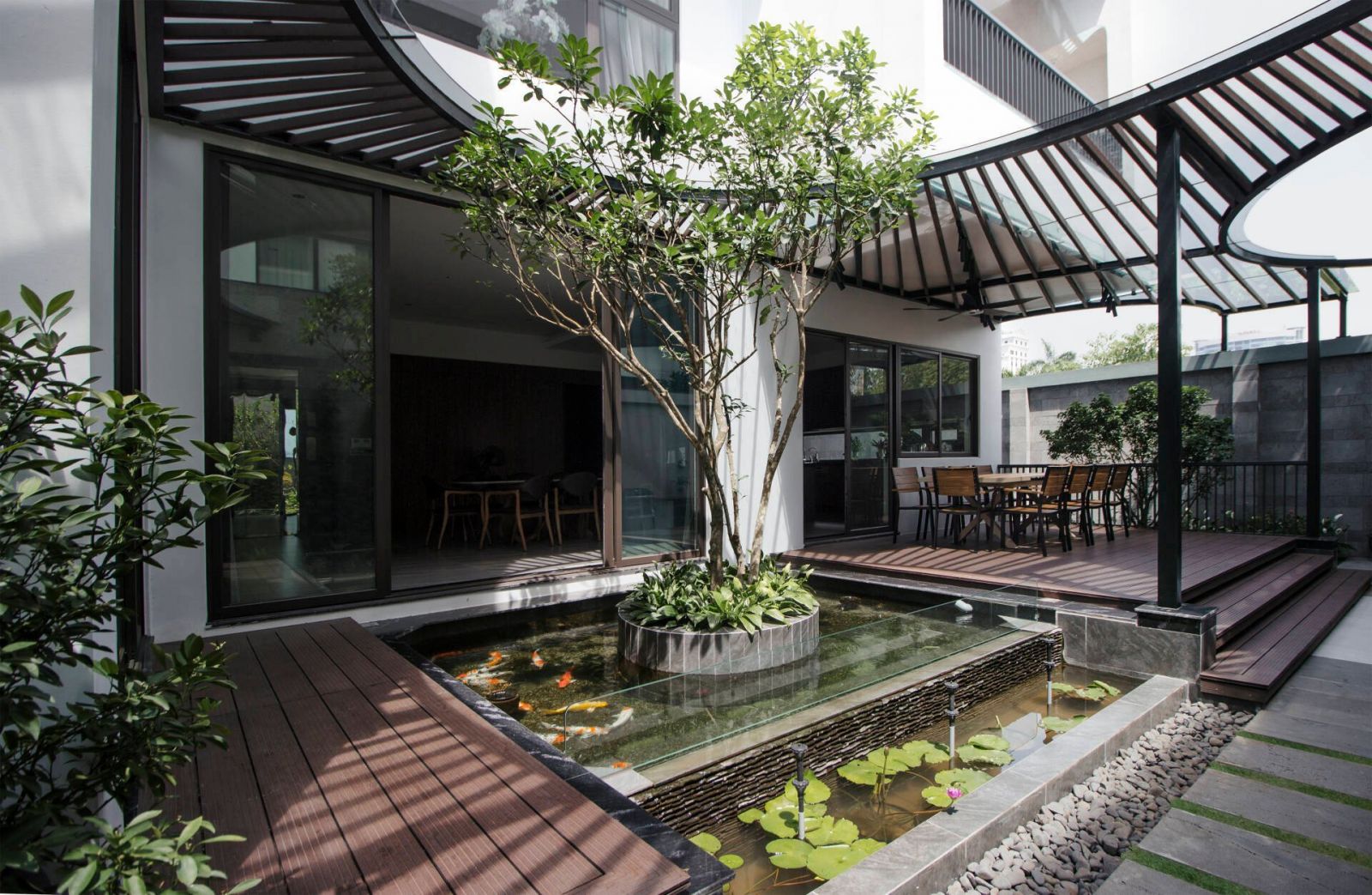 Mẫu hồ koi sân vườn nhà phố đẹp